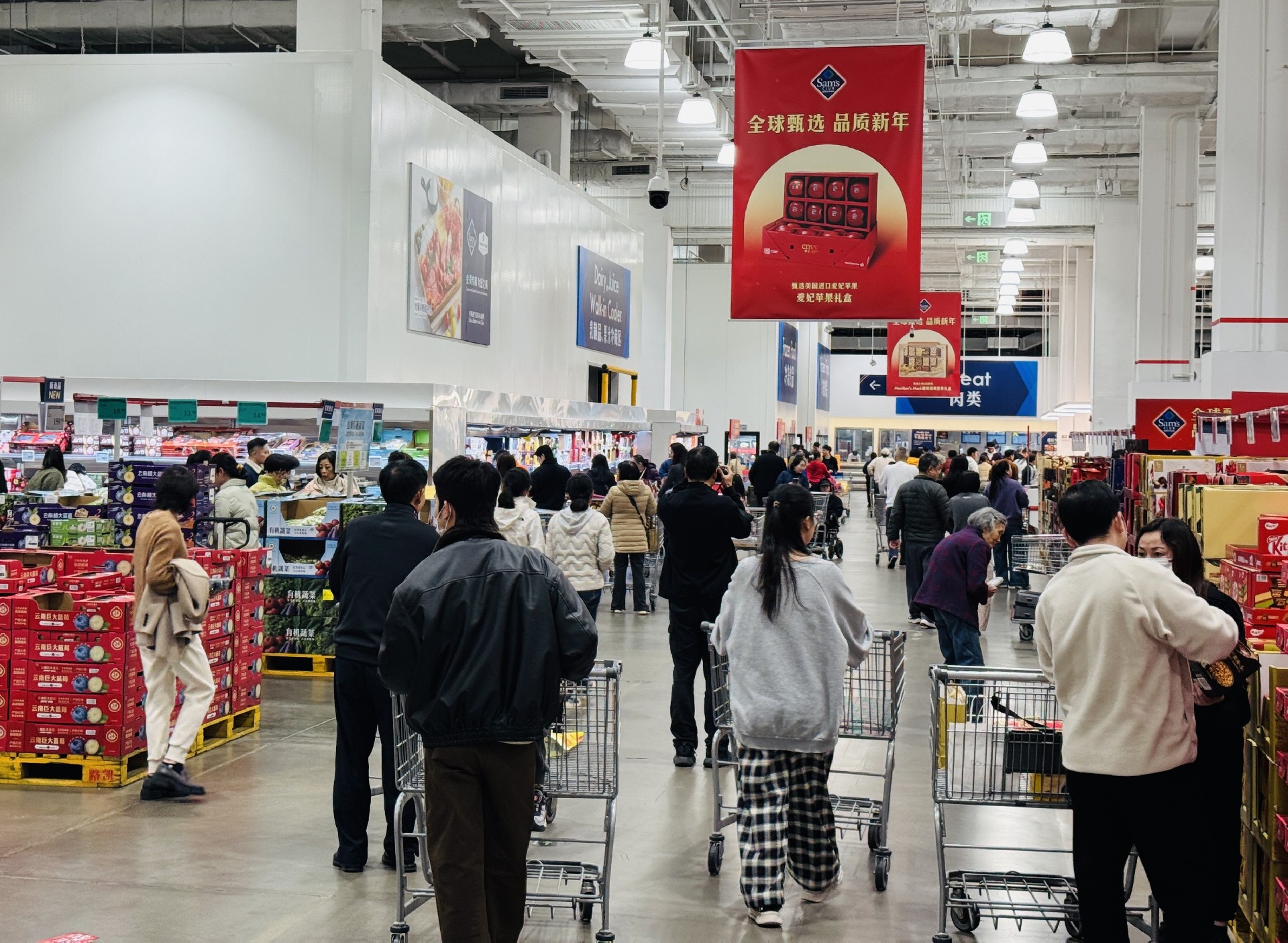 山姆以“全球甄选 品质新年”为主题，，出现了众多来自海内外极富差距化的新春商品.jpg
